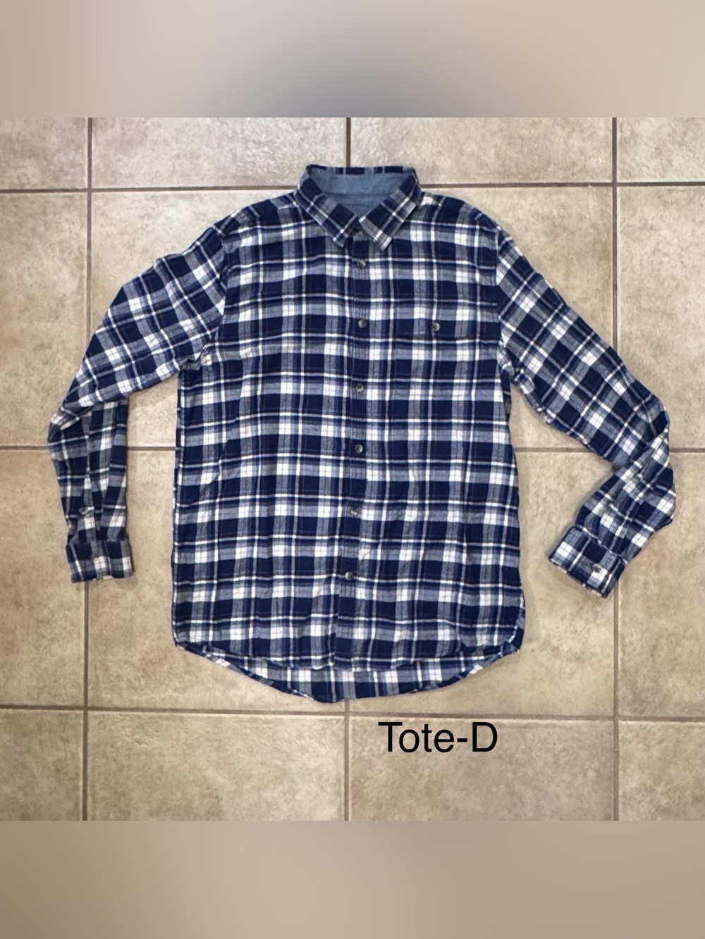 Bass Men's Blue and White Plaid Button-Up Shirt